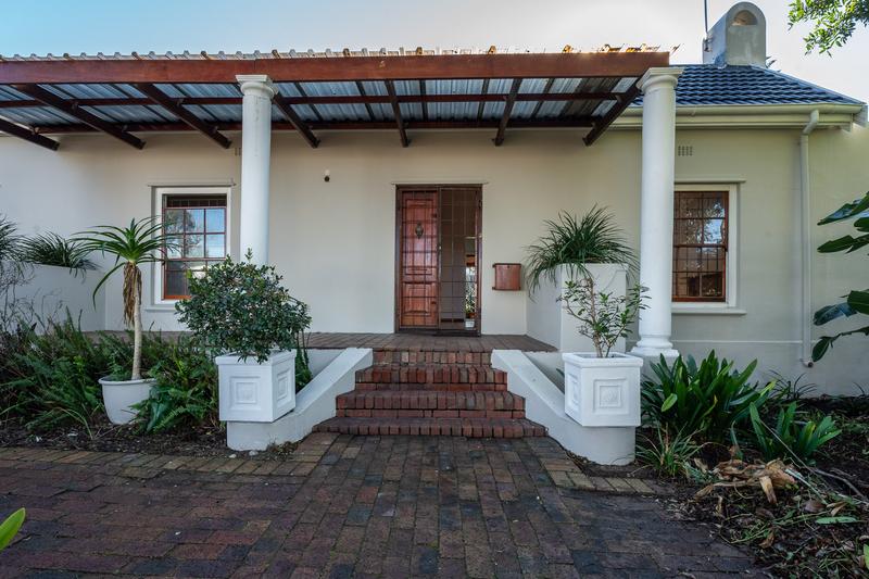 To Let 4 Bedroom Property for Rent in Bergvliet Western Cape
